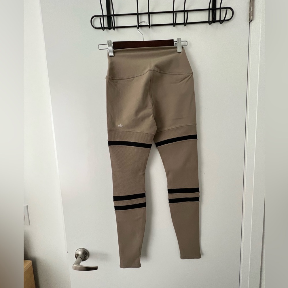 ALO Yoga Taupe Leggings with Black Stripe Details